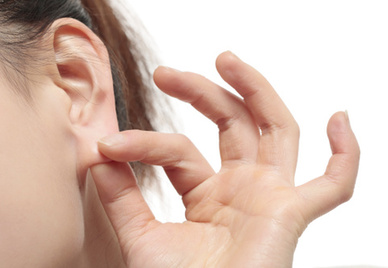 中耳炎鼓膜穿孔有什么症状？怎么治疗？